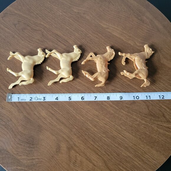 Vintage 1960’s Toy Plastic Horse Figure Set of 4, Tan - Picture 8 of 8